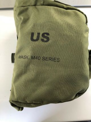 Us Army Issue - M 40 Series - Protective Gas Mask W/bag Size Is Medium,