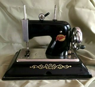 Comet Toy Sewing Machine / Emg / Made In England / Hand Crank