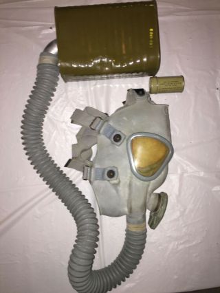 VINTAGE RARE WW2 GAS MASK WITH ORIG CARRY CASE AND ANTI DIM STICK - 5