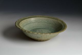 14th / 15th Century Thai Celadon Sawankhalok Ware Bowl With Carved Flower