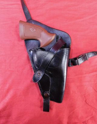 Vietnam War,  U.  S.  38 cal.  Revolver Shoulder Holster 2