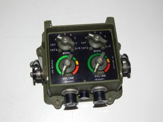 Interface Unit Humvee Vic - 3 P/n 5895 - 01 - 469 - 6120 Communication Equipment