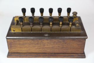 L.  E.  Knott Boston Apparatus Electrical Scientific Resistor Box Brass Bakelite