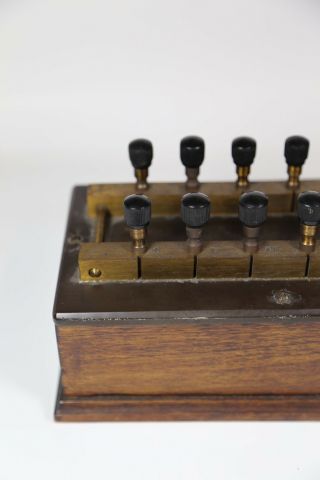 L.  E.  Knott Boston Apparatus Electrical Scientific Resistor Box Brass Bakelite 5