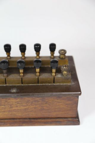 L.  E.  Knott Boston Apparatus Electrical Scientific Resistor Box Brass Bakelite 7