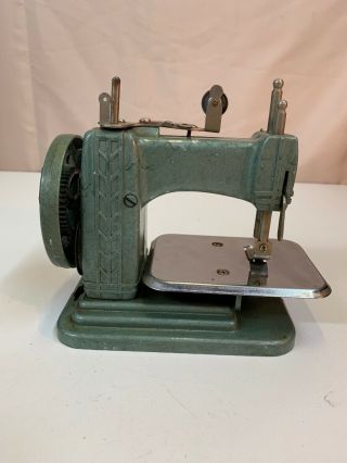 1950 ' s Vintage BETSY ROSS Miniature Child HAND CRANK Sewing Machine 4