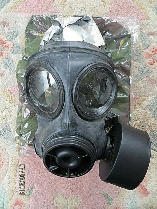 2008 British Army S10 Gas Mask (size 2),  2 Filters (1 Vac.  Wrapped) & Haversack