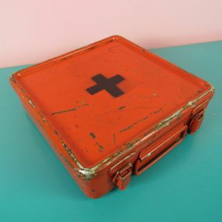 Vintage Military First Aid Kit FULL Zero Mfg Co.  Contract DSA2 - 10115 Red Metal 3