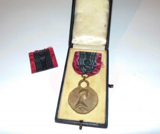 Wwi Belgian Medal Elisabeth Reine Des Belges W/case,  Belgium,  Queen