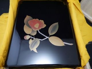 Japanese Sakurai Lacquer Ware Wooden Box W/ Design In Camellia (904 - 15)