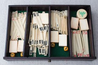 Antique 1920s Chinese Mah Jong Set Rosewood Box 148 Bone Bamboo Tiles,  Counters 10