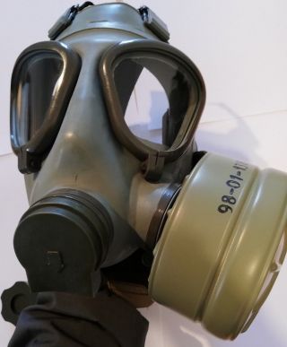 Serbian Yugoslavian NBC protective Gas Mask M2,  40mm standard Filter,  bag 9