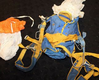 Racer Sst Skydiving Parachute Container,  Medium Harness