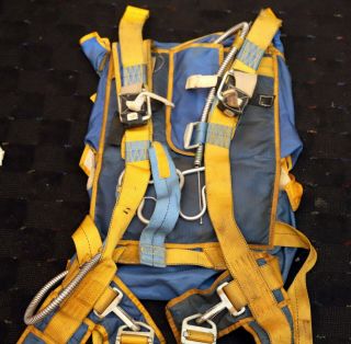 Racer SST skydiving parachute container,  medium harness 6