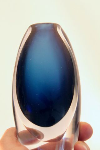 Lindstrand Vtg Mid Century Modern Blue Sommerso Art Glass Vase Kosta Boda Sweden 7