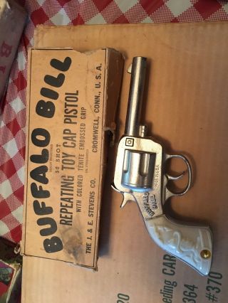 Vintage 1940’s Cast Iron Buffalo Bill Cap Gun And Unfired Mib - Boxed -