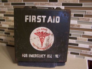 Vtg World War 2 U.  S.  Army First Aid Kit - W/contents Some Items