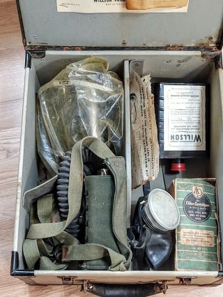 Willson Government Approved Gas Mask WGG Antique Box 7