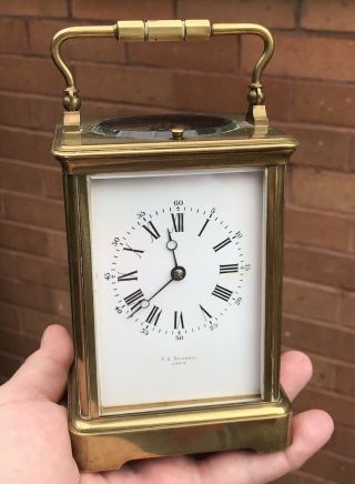A GOOD ANTIQUE BRASS CASED FRENCH REPEATER CARRIAGE CLOCK,  CIRCA 1900s. 4