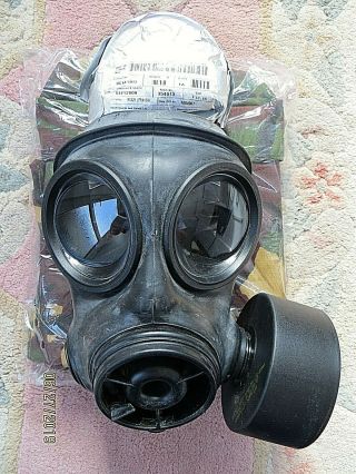 2006 British Army S10 Gas Mask (size 2),  2 Filters (1 Vac.  Wrapped) & Haversack