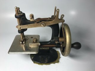 Vintage Singer Child ' s Sewing Machine 2