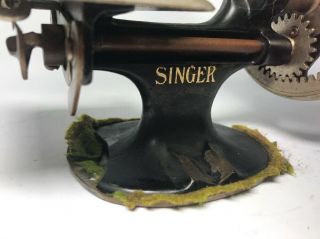 Vintage Singer Child ' s Sewing Machine 3