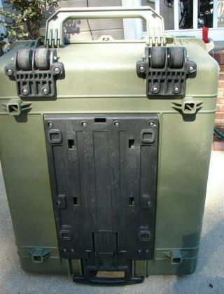 Pelican 1690 Case,  pullout handle for transport,  Preformed Foam interior 10