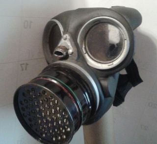 Ww2 British Civilian Gas Mask/respirator 1941 Dated