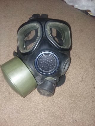 Us Military M - 40 Gas Mask W/ Carrier And Accessories,  Size M/l With Canister