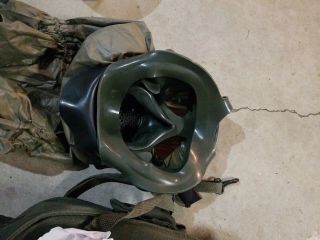 US MILITARY M - 40 Gas Mask w/ Carrier and Accessories,  Size M/L 3