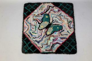 RARE FOLK ART 19TH C WOOL HOOKED RUG WITH A BUTTERFLY DESIGN IN GREAT COLORS 2