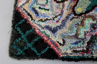 RARE FOLK ART 19TH C WOOL HOOKED RUG WITH A BUTTERFLY DESIGN IN GREAT COLORS 3