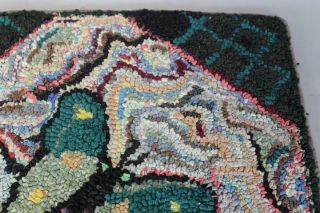 RARE FOLK ART 19TH C WOOL HOOKED RUG WITH A BUTTERFLY DESIGN IN GREAT COLORS 5