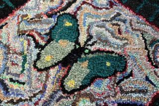 RARE FOLK ART 19TH C WOOL HOOKED RUG WITH A BUTTERFLY DESIGN IN GREAT COLORS 7