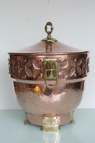 Arts & Crafts Art Nouveau hammered brass copper large bucket bowl. 11