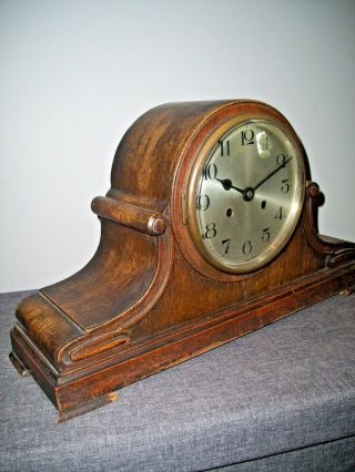 Antique 1930 ' s Oak Mantel Clock with Scrolled Shaped Frontage (Pendulum and Key) 3
