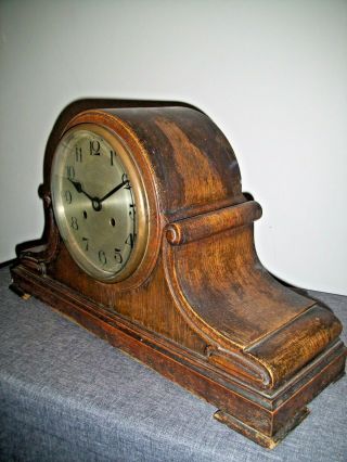 Antique 1930 ' s Oak Mantel Clock with Scrolled Shaped Frontage (Pendulum and Key) 4