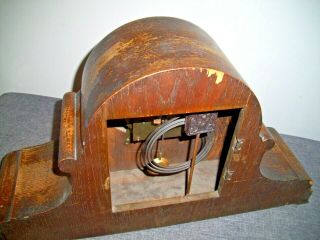 Antique 1930 ' s Oak Mantel Clock with Scrolled Shaped Frontage (Pendulum and Key) 7