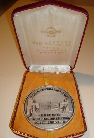 Taiwan Republic Of China Table Medal In Case General Wu Yueh Medal Terra Cotta