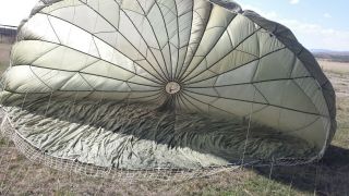 T - 10 Military 35 Ft Diameter Nylon Parachute Canopy With Lines And Risers