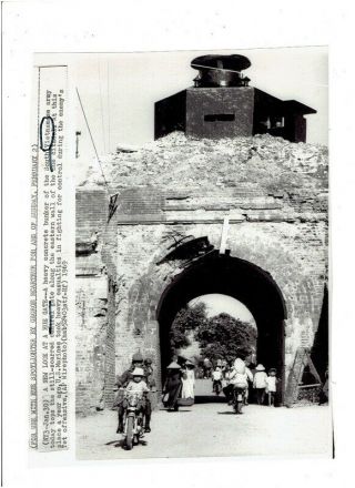 Vietnam War Press Photo - Bunker Atop Central Gate,  Eastern Wall Of Citadel - Hue