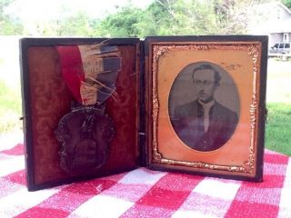 1863 Iowa Officer - 1/6th Plate Tintype/Full Case - w/G.  A.  R.  War Service Medal. 4
