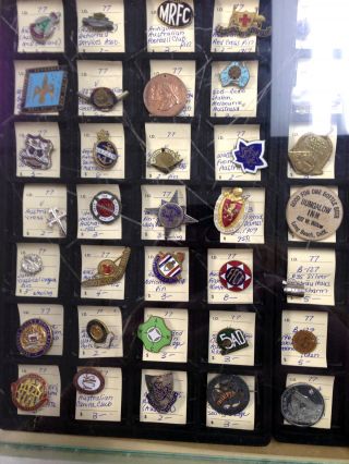 Vintage Australian Assorted Pins And Badges (32)