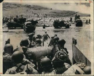 1944 Press Photo Troops Land On Beach During French Invasion Of World War Ii