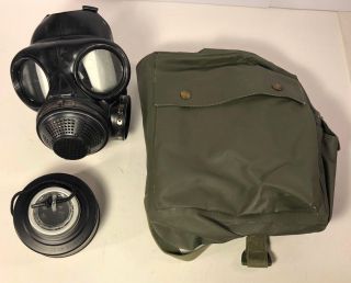 Canadian / Dutch C3 Gas Mask / Respirator,  Carry Bag,  Filter - Nos Sz.  M