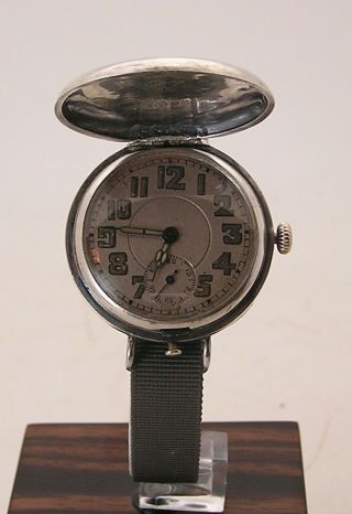 England Men ' s Hunting Trench Wristwatch Historical Importance RAF Inscription 6