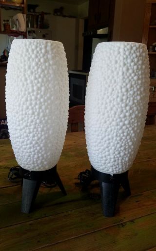 Vintage Pair Mid Century Modern Atomic Bubble Beehive Table Electric Lamps Light