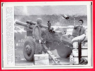 1968 Usmc Marine 105mm Howitzer Artillery Khe Sanh Vietnam Orig.  News Wirephoto