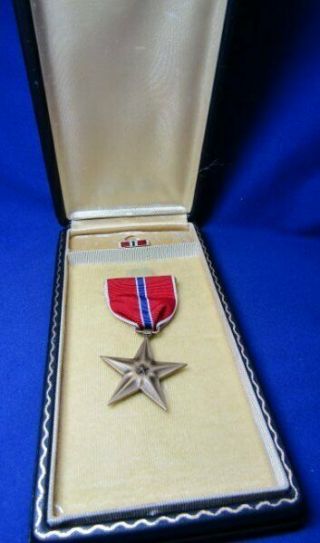 Wwii Bronze Star Medal & Ribbon In Presentation Box Great Shape