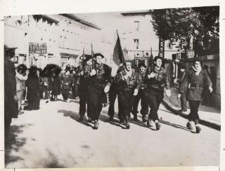 World War Ll French Underground (maquis) Resistance Fighters (4 Photos) - 1944